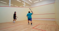 Hrajete jeden z nejoblíbenějších raketových sportů -  squash? Hodina squashe za parádních 109 Kč! 