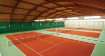Že se v zimě nedá hrát tenis za rozumnou cenu? Přijďte si zahrát tenis do pražského sportovního centra Step za skvělých 199 Kč!